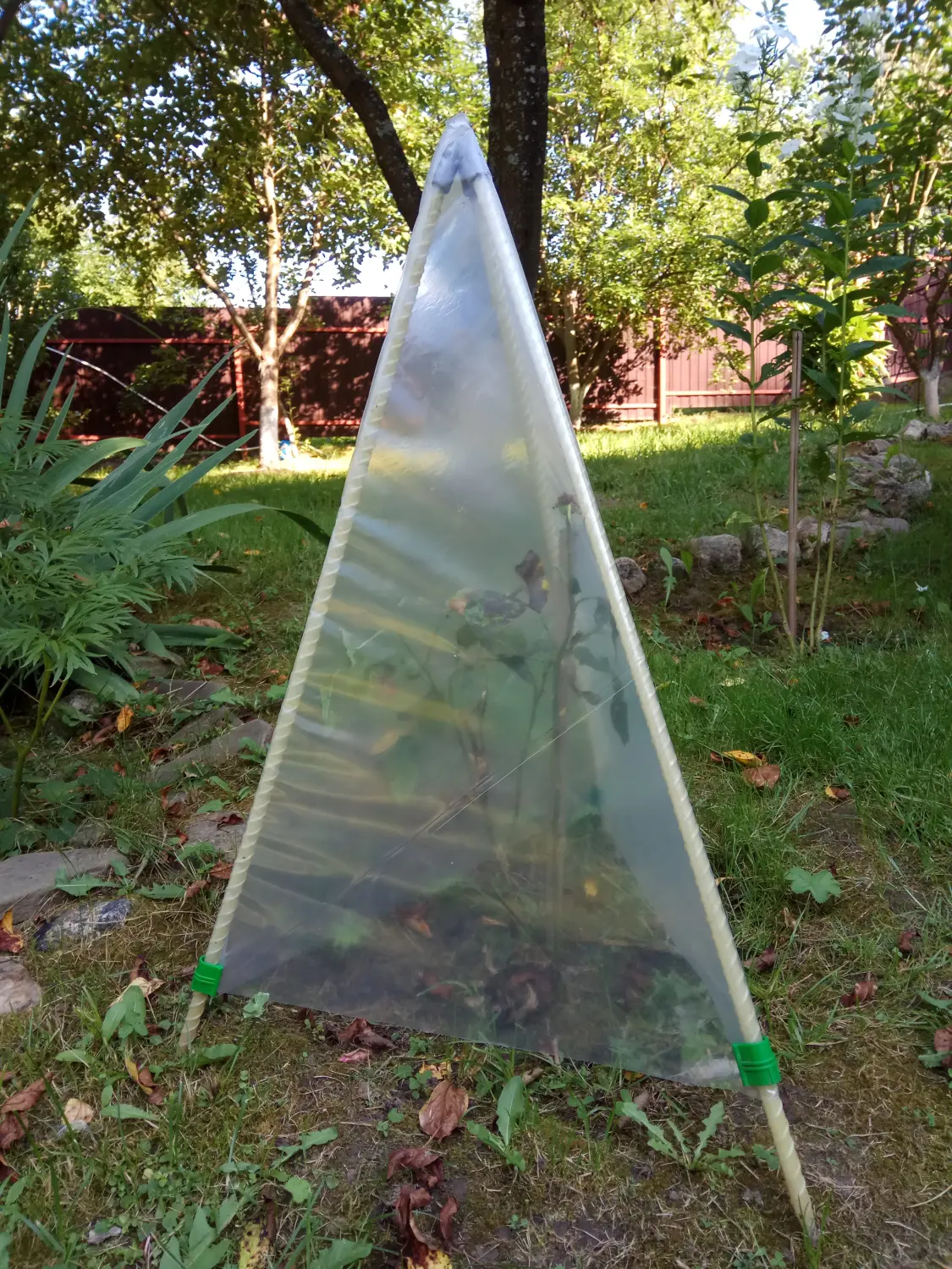 Укрытие для растений "Пирамида" (2 чехла + композитный каркас), h 1,0 * 0,75 м, уп