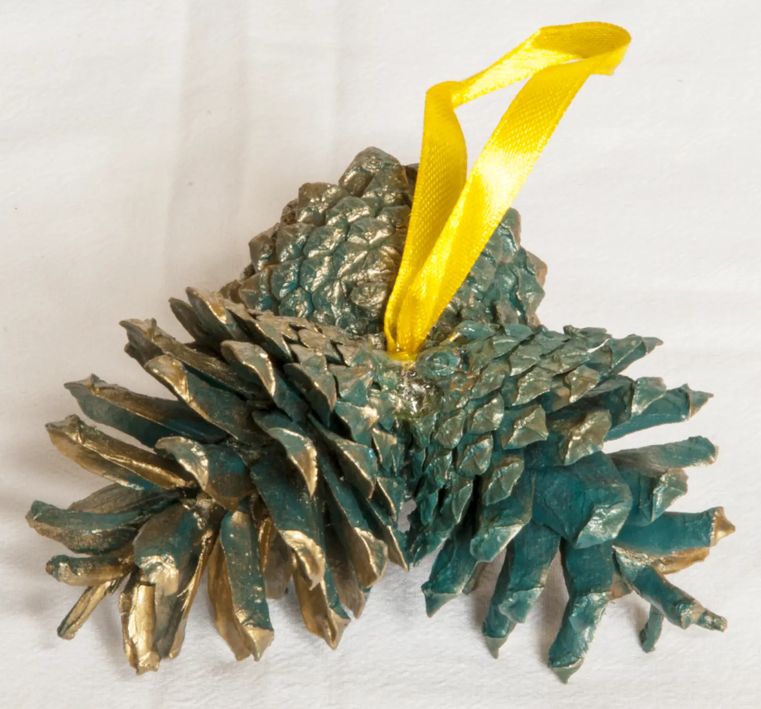 Шишка сосновая мелкая поштучно, шт