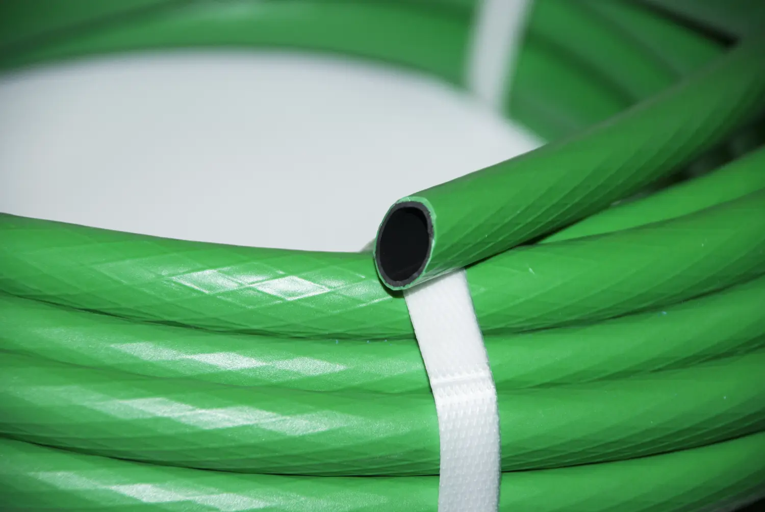 Шланг поливочный армированный Экогрядка, яблоко, 1/2", 1,5 мм, бухта 25 м