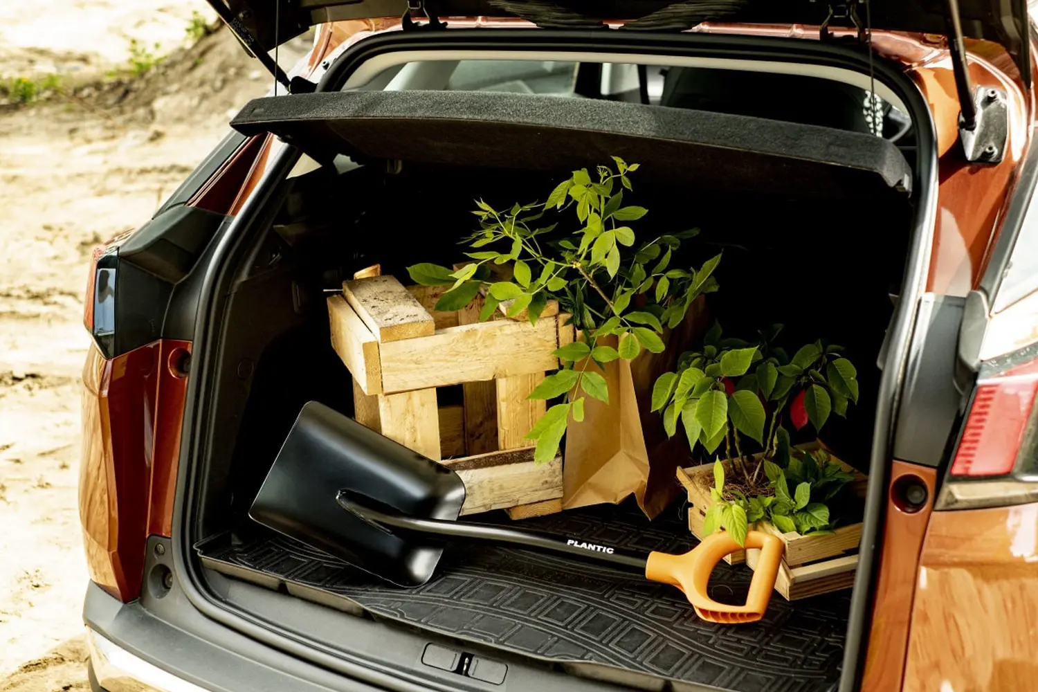 Plantic Лопата совковая укороченная Terra, арт 11010-01, шт