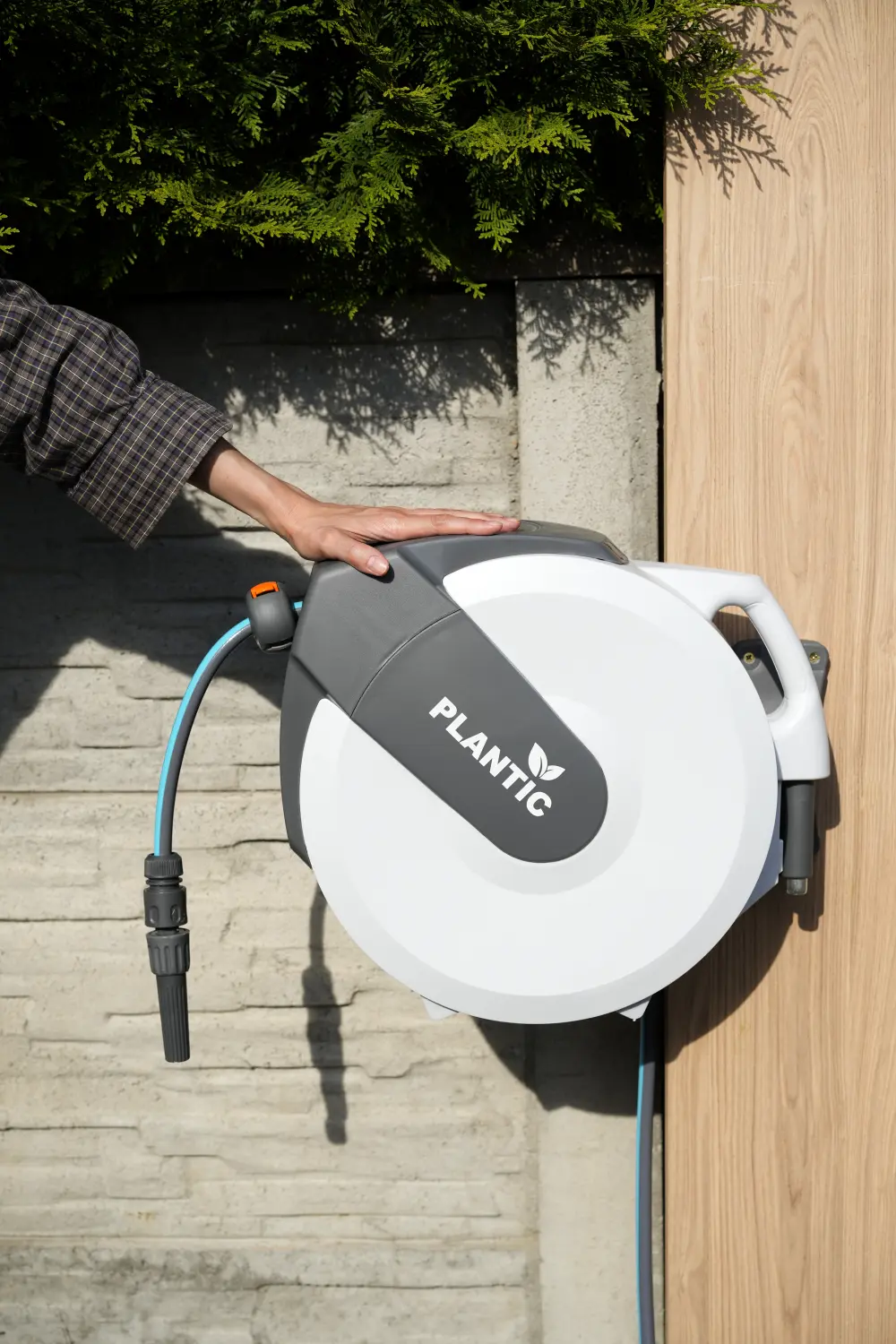 Plantic Катушка со шлангом настенная автоматическая 1/2" (13 мм) 25 м, арт 29661-01, шт