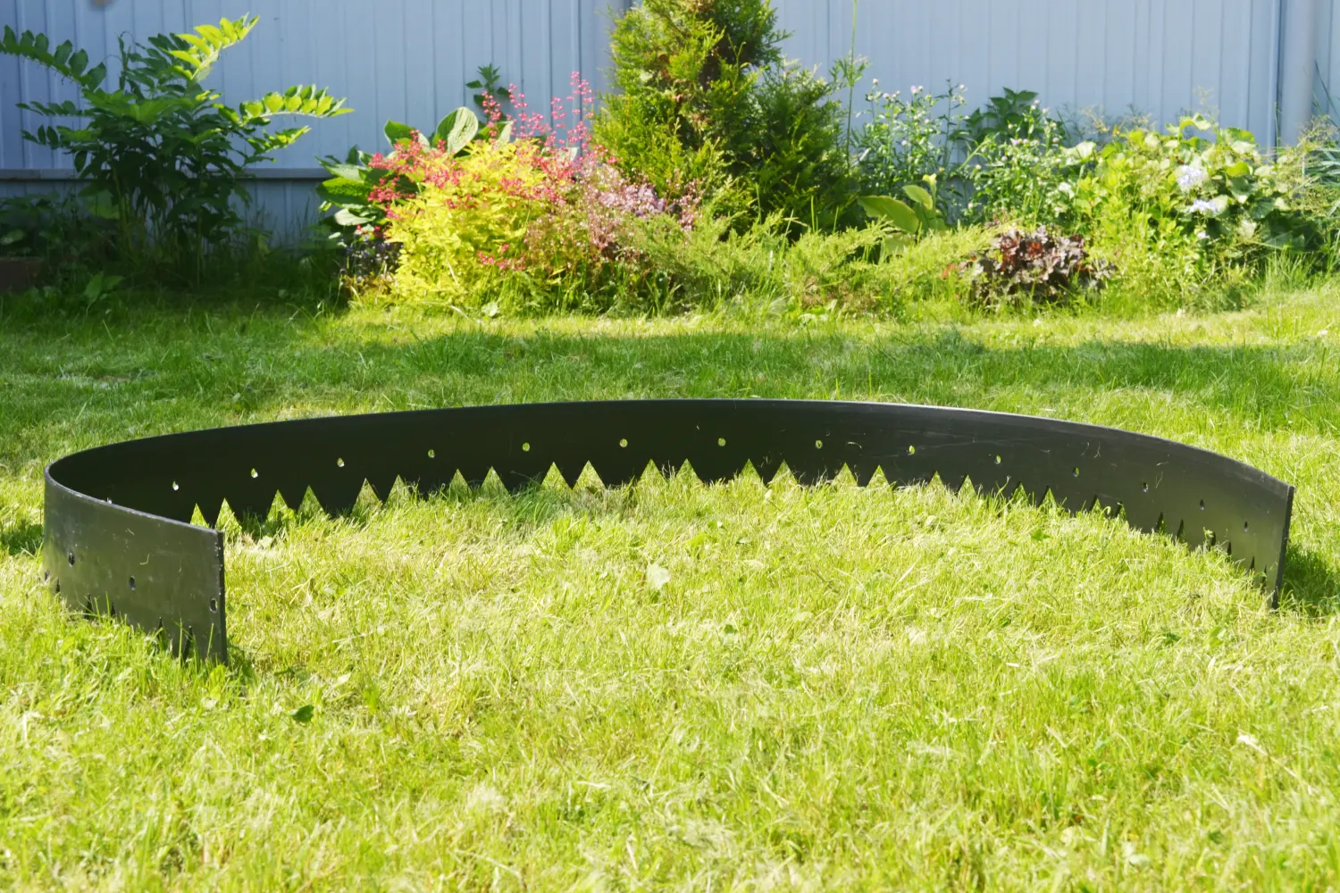 Бордюр КОРОНА, черный, 0,15 x 5 м, рул