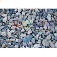 Разноцветная речная галька для ярких ландшафтных композиций