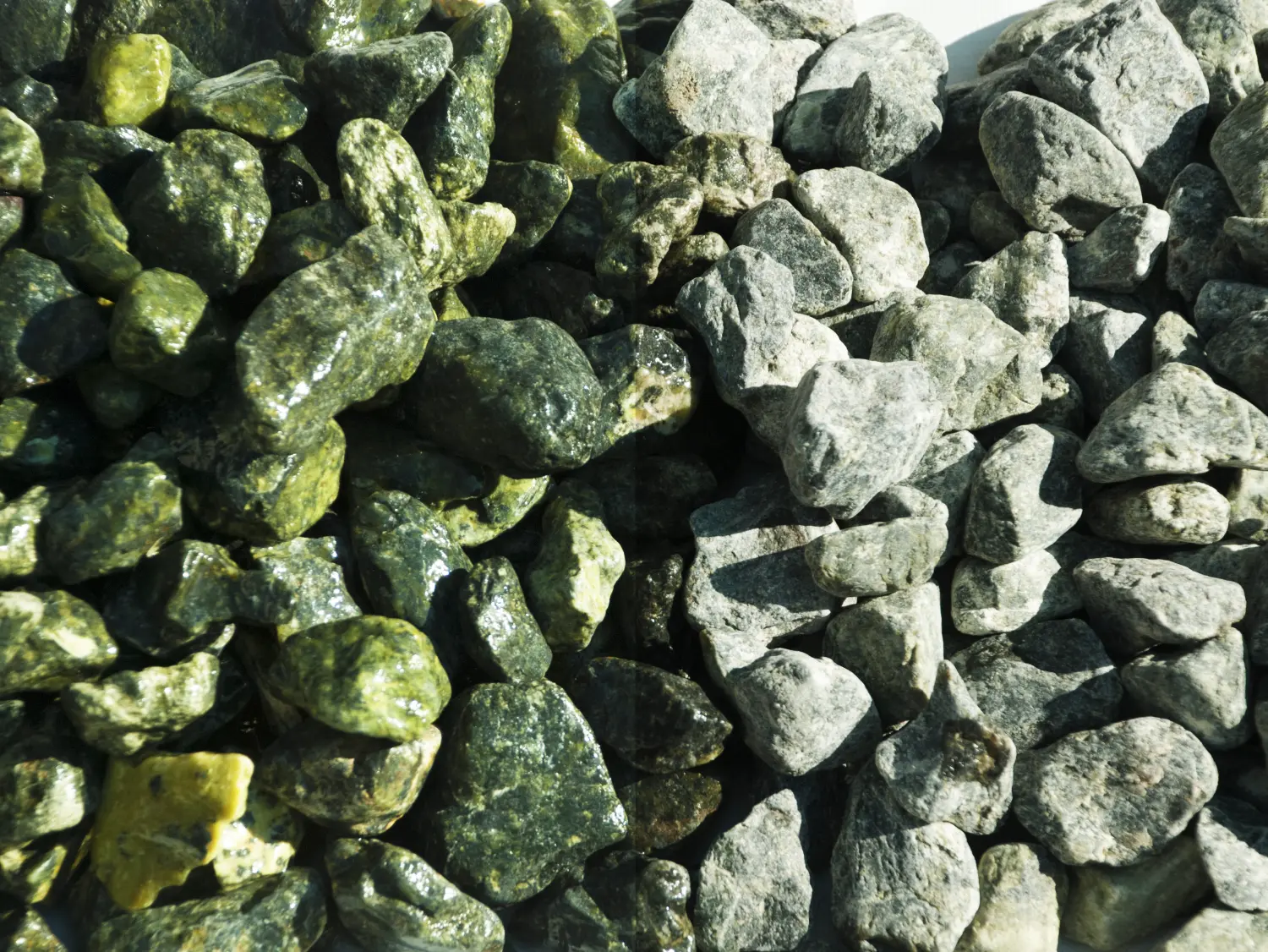 Каменная крошка Змеевик ГАЛТОВАННЫЙ, 20-40 мм, 10 кг