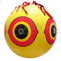 Компактная замена для огородного пугала - виниловый шар с глазами