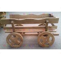 Деревянная телега - необычное садовое украшение