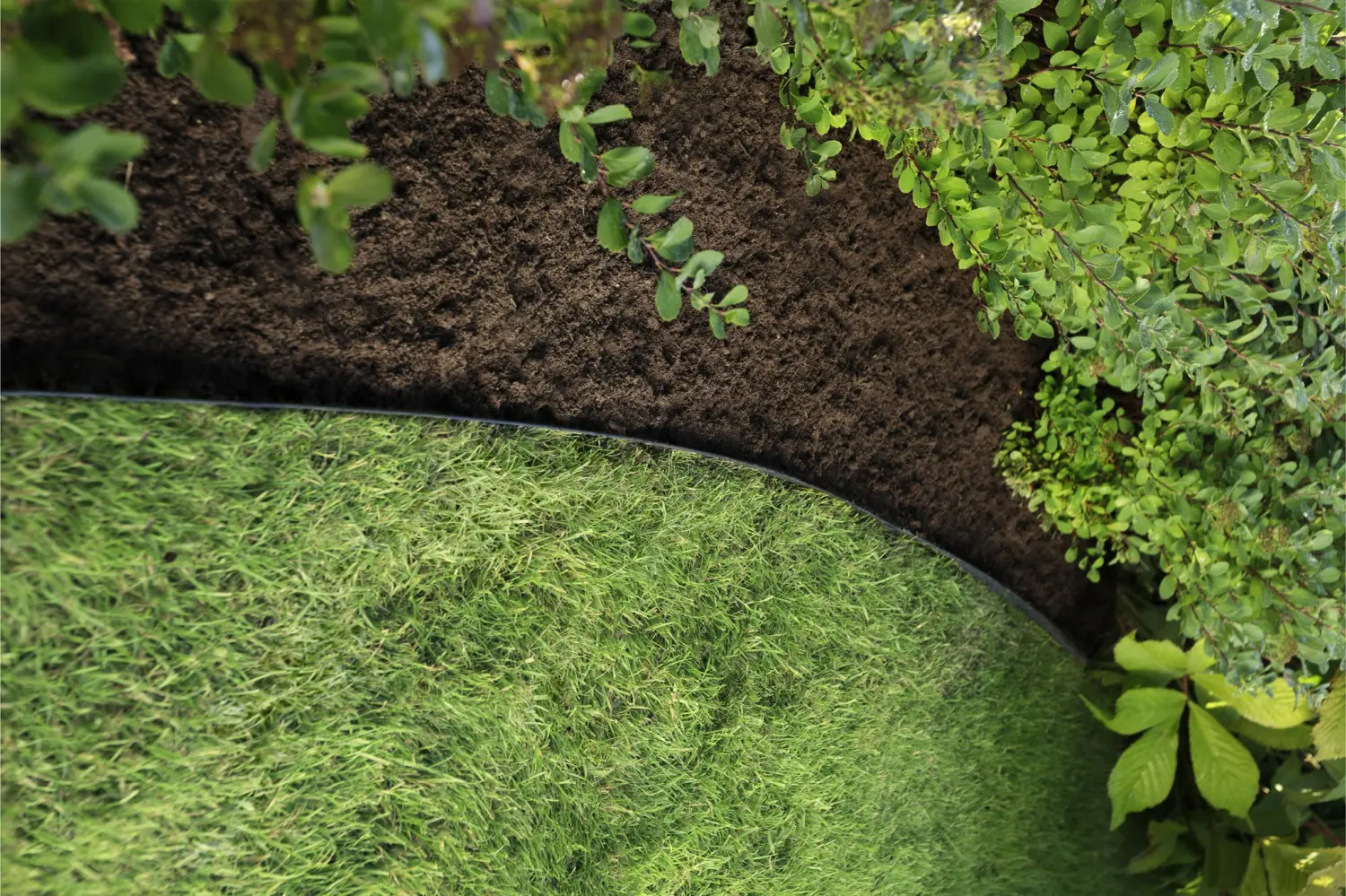 Бордюр КОРОНА, черный, 0,15 x 5 м, рул