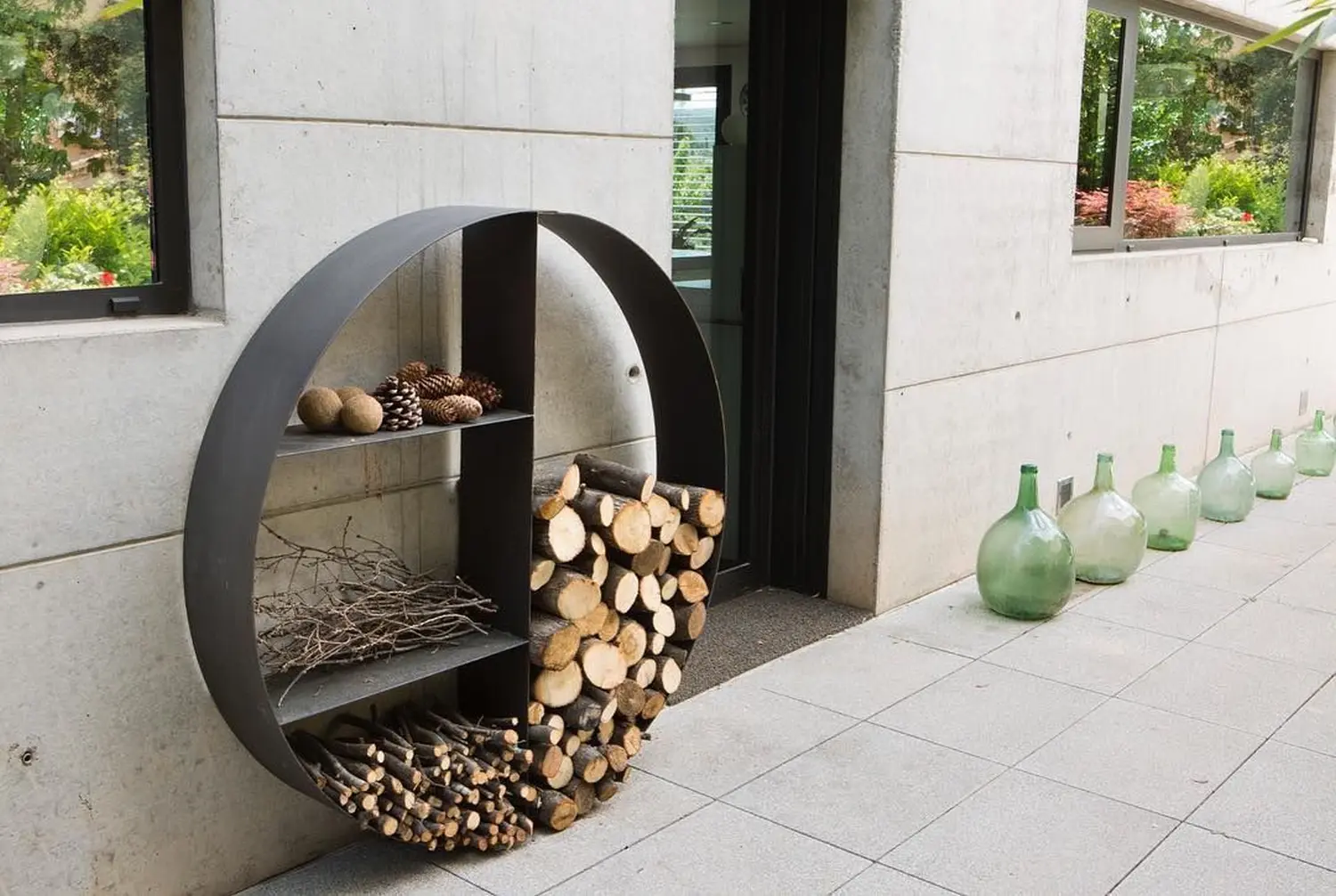 Дровница пристенная “Round” 1300 мм