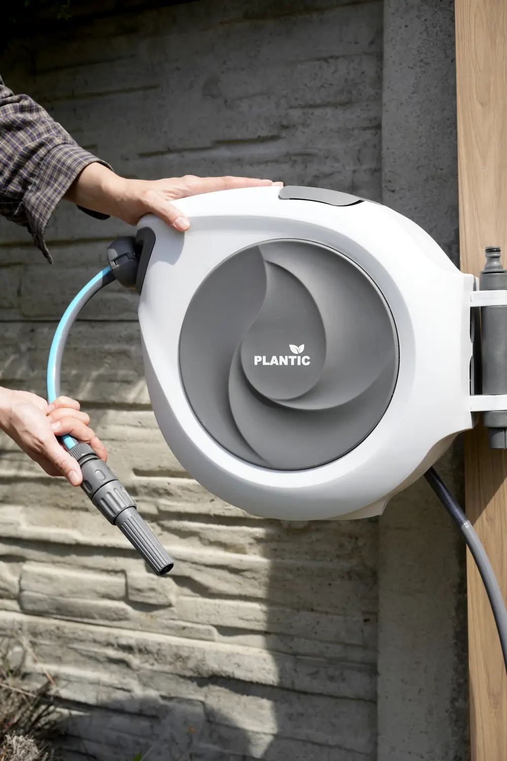 Plantic Катушка со шлангом настенная автоматическая 1/2" (13 мм) 20 м, арт 29660-01, шт