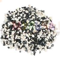 Эстетичная черно-белая декоративная отсыпка из галтованного мрамора