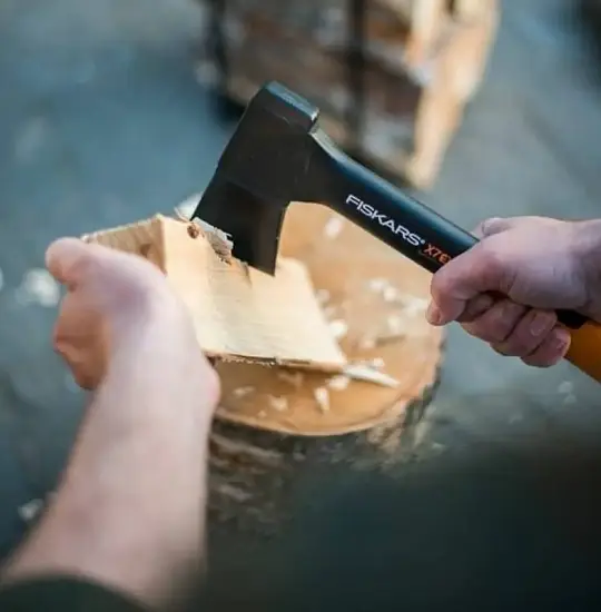 Fiskars, Универсальный топор  Х7 + точилка, арт 1020183