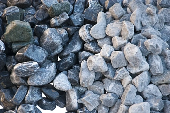 Каменная крошка Доломит ГАЛТОВАННЫЙ (черно-серый), 20-40 мм, 10 кг