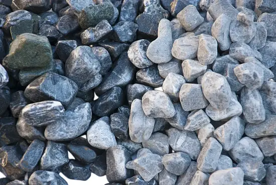 Каменная крошка Доломит ГАЛТОВАННЫЙ (черно-серый), 20-40 мм, 10 кг