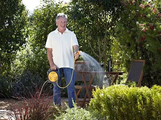 Hozelock 2425 Катушка Мини Pico Reel со шлангом и комплектом фитингов (7,5 мм*10 м шланг, 3 коннектора, пистолет-распылитель), шт