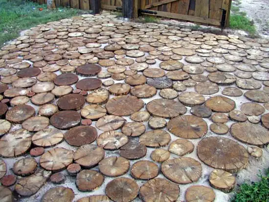 Спилы поквадратно дуб для мощения, (Ø 10-35см, h 8см), м.кв.