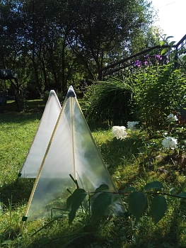Укрытие для растений "Пирамида" (2 чехла + композитный каркас), h 1,0 * 0,75 м, уп