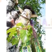 Садовая миниатюра, которую можно разместить на дереве