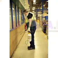 Напорный опрыскиватель для обработки растений от вредителей и внесения подкормки