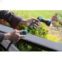 Многофункциональный пистолет-распылитель упростит поливку и хозяйственные работы