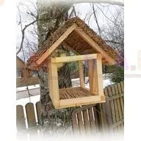 Установка на участке кормушки для птиц — способ позаботиться о пернатых