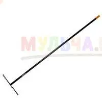 Для уборки и рыхления грунта пригодятся грабли традиционной конструкции