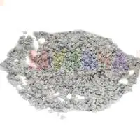 Мраморный щебень одинаково хорош в качестве антигололедной и декоративной отсыпки